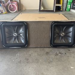 2 / 12 Inch Kickers L7 2000 Watts With Amplifier And Super Bass Control Epicenter.