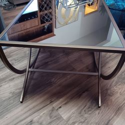 BEAUTIFUL MIRRORED TABLE 