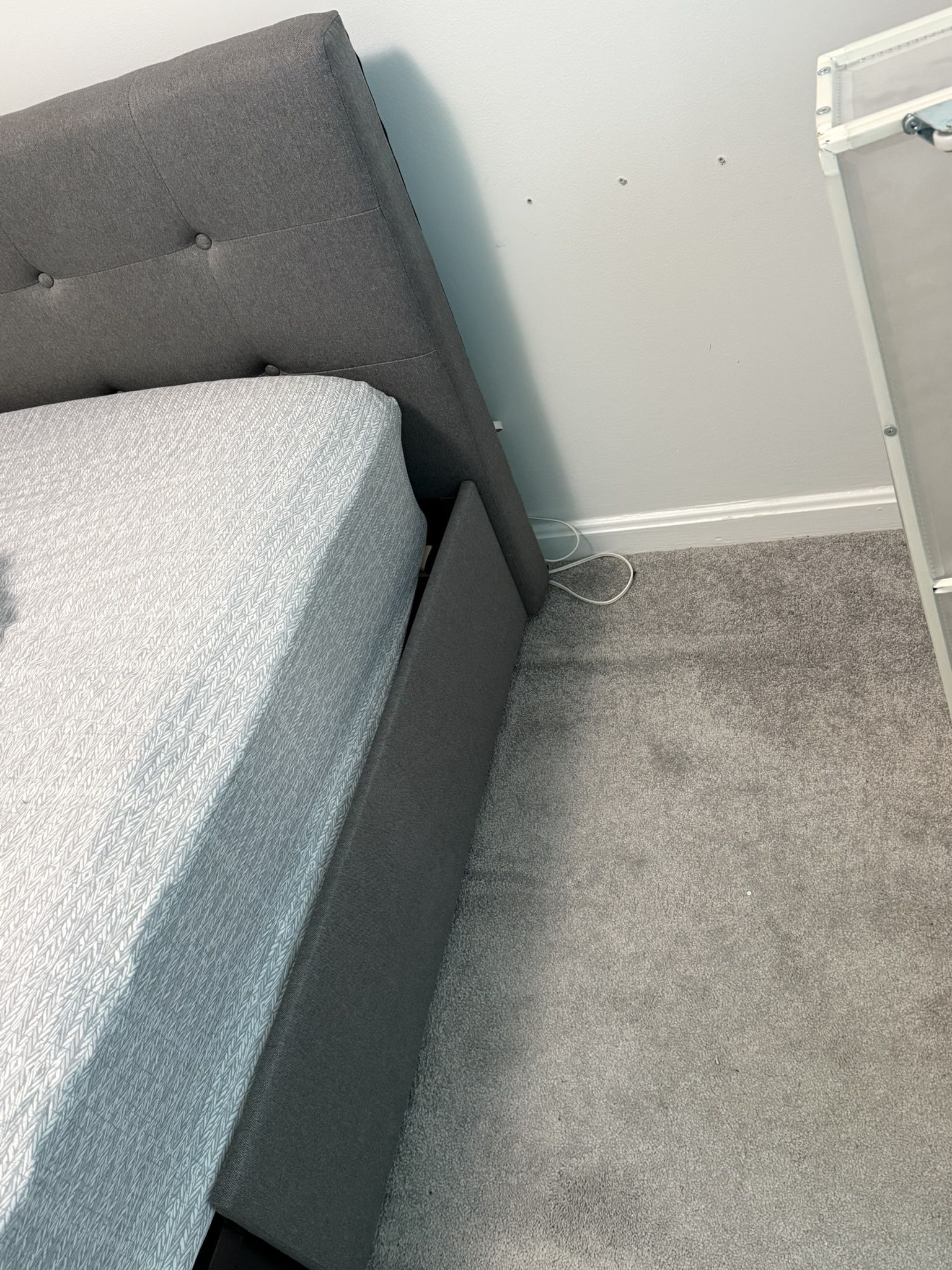 Queen Size Upholstered Bed Frame w/ 4 Storage Drawers