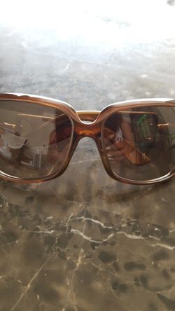 Gucci glasses worn couple of times brown with gold Gucci login both sides
