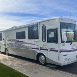 **For Sale: 2000 Winnebago Horizon Class A Cat Diesel Pusher RV 38FT**