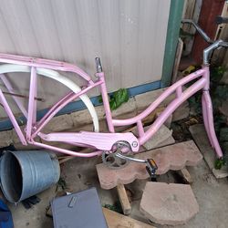Original  Swinn  women beach cruiser  (frame) as is