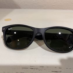 Ray-Ban New Wayfarer Classic sunglasses