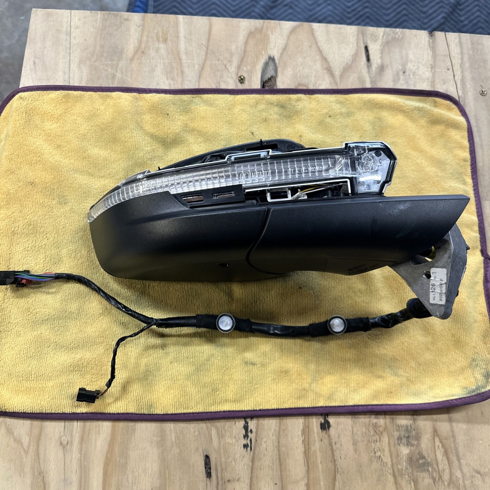 22-24 OEM AUDI Q4 e-Tron RIGHT side MIRROR  15 Wire