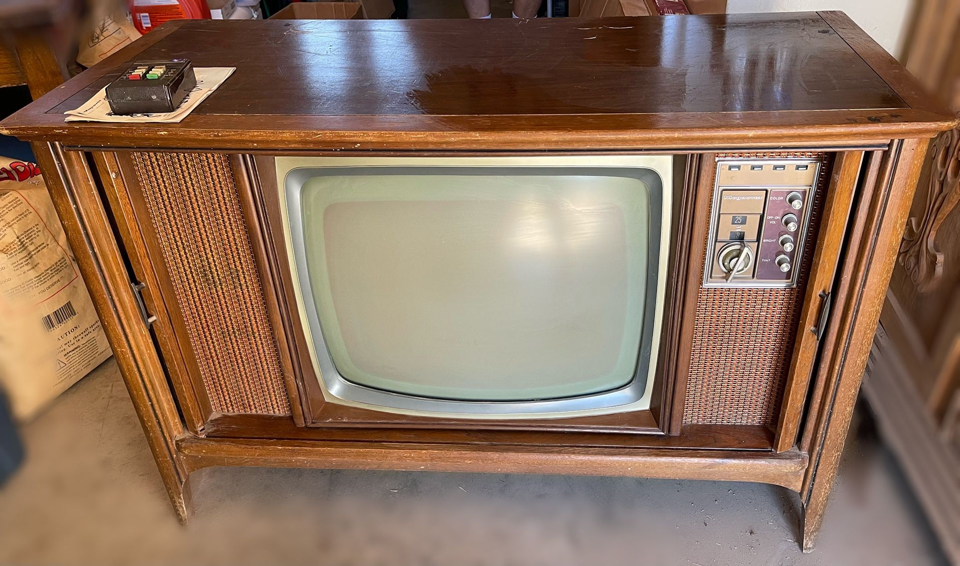 vintage magnavox tv cabinet