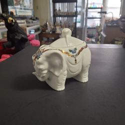 Elizabeth Arden Chinoiserie Collection Porcelain Lidded Elephant Trinket Box Made In Japan Gold Detailing Floral Motifs Vintage 1986 6Lx4.75Hx3W