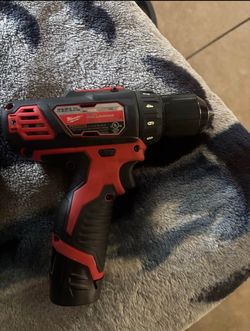 Milwaukee M12 Drill/Driver and Impact Driver Set