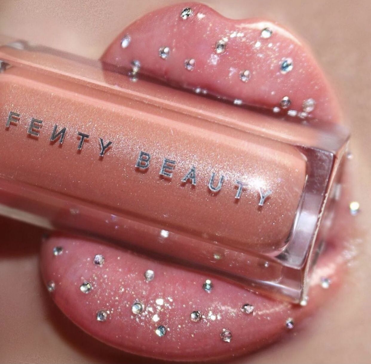 FENTY BEAUTY by RIHANNA💕💋💄FENTY GLOW💄💋💕 Gloss Bomb Lip Luminizer 