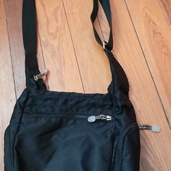 Ebag EB2108-9 Black Some Strings Pulling Out