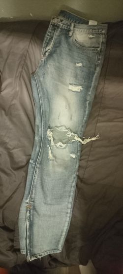 Size 38 MNML Relaxed Strait Leg Ripped Jeans