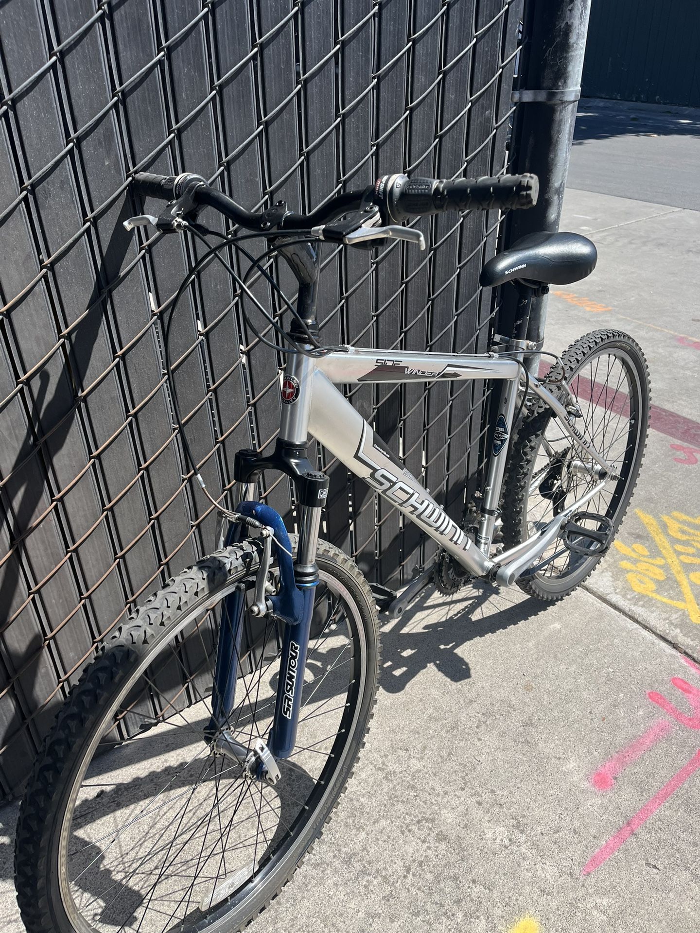 aluminium bike evryting work good tires size 26 good fast bike