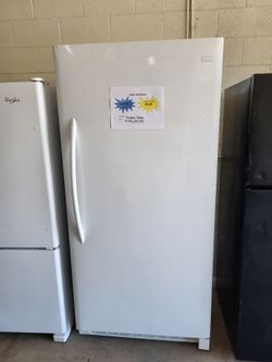 🇺🇸 Sale! Like New Frigidaire Upright Freezer - Warranty Included