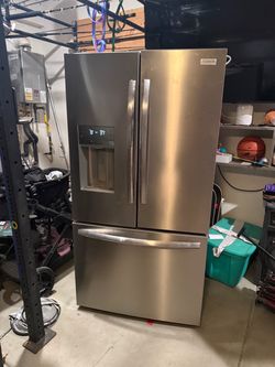 Frigid Air refrigerator/freezer 36” wide 70” tall