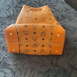 BEAND NEW MCM BUCKET STYLE LARGE BAG 