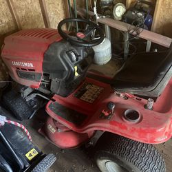 Craftsman T100 Like New! New Battery with Yard Sweeper