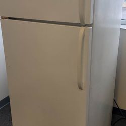 White 18 cubic fridge