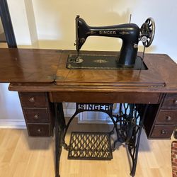1927 Dropleaf Singer Sewing Machine 