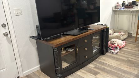 Entertainment center