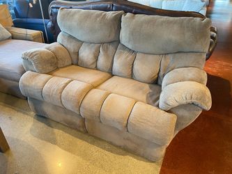 Plush Power Reclining Loveseat in Tan