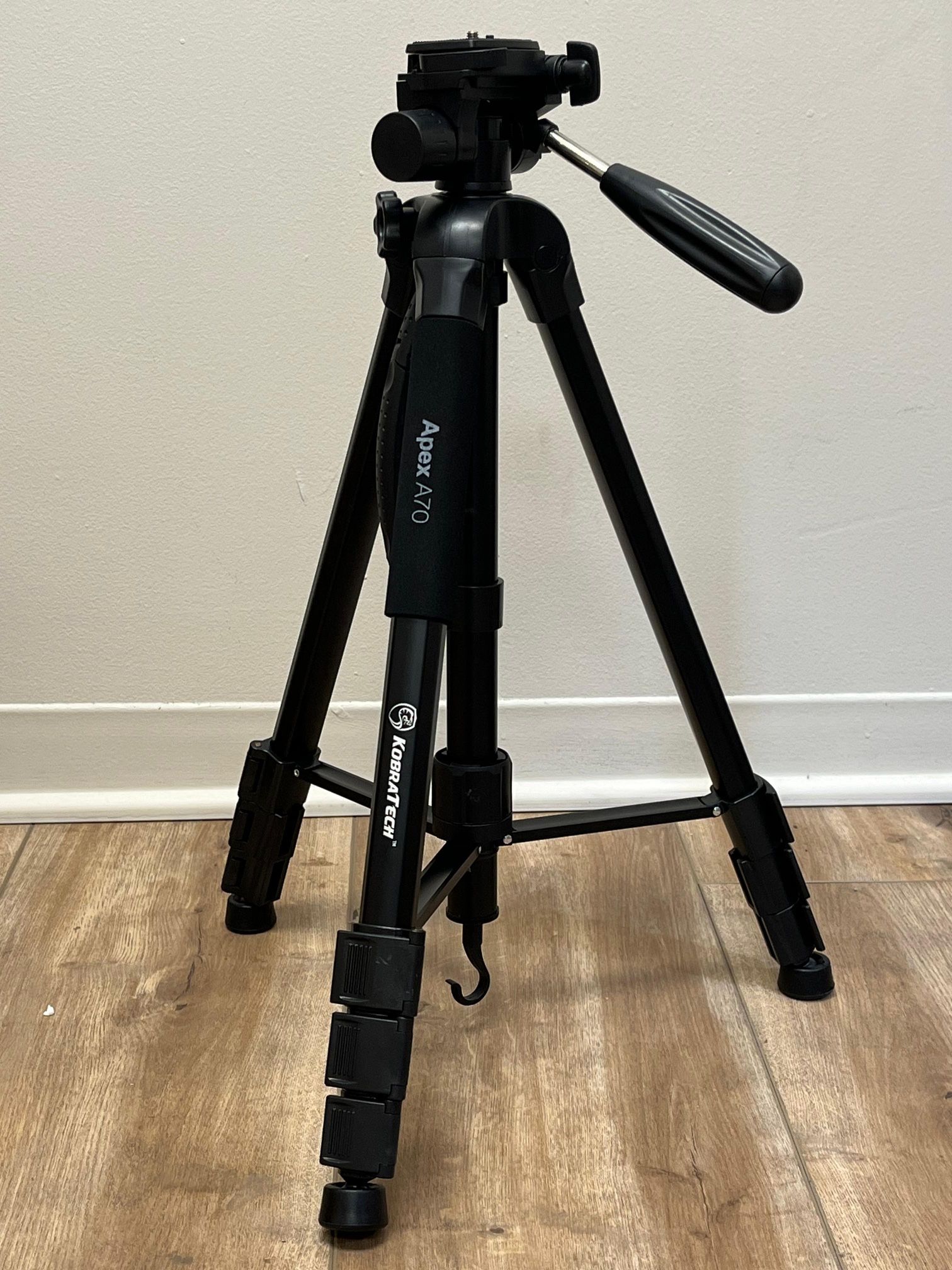 APEX A70 - 70 INCH CAMERA TRIPOD