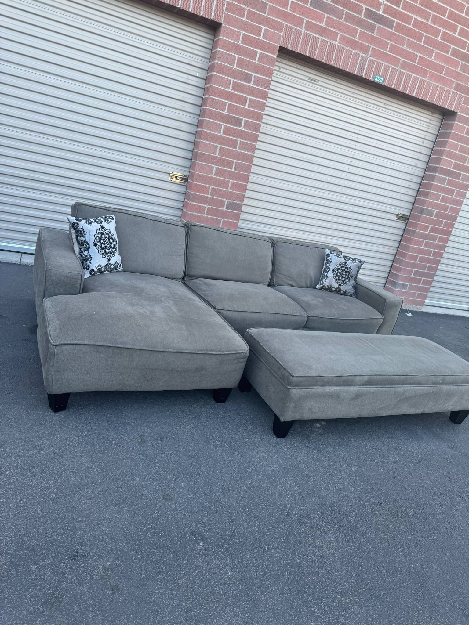 Really Nice Sectional Couch Deliver Available