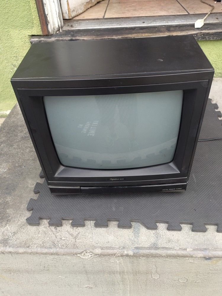 Vintage Gaming Montgomery Ward 13'' signature 2000 Television TV Monitor 199