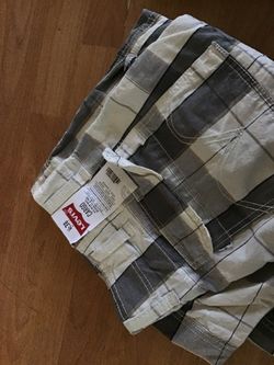 New Levi’s cargo shorts W38
