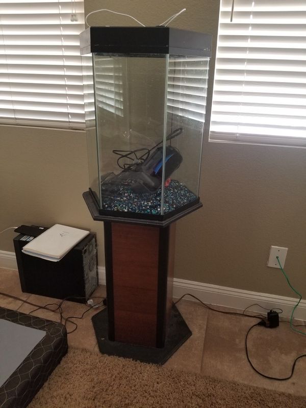 Fish tank 25 gallons comes with custom made table for Sale in North Las