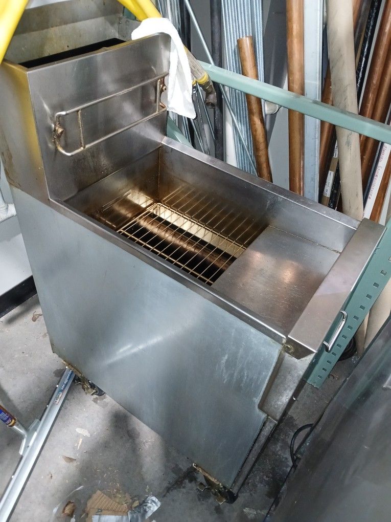 Gas Fryer Excellent Condition $400