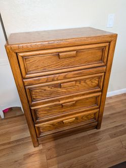 CHEST OF DRAWERS - DRESSER