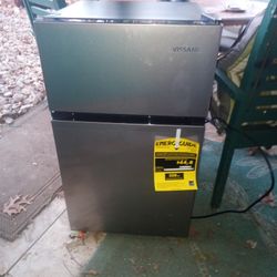 vassani brand new mini fridge
