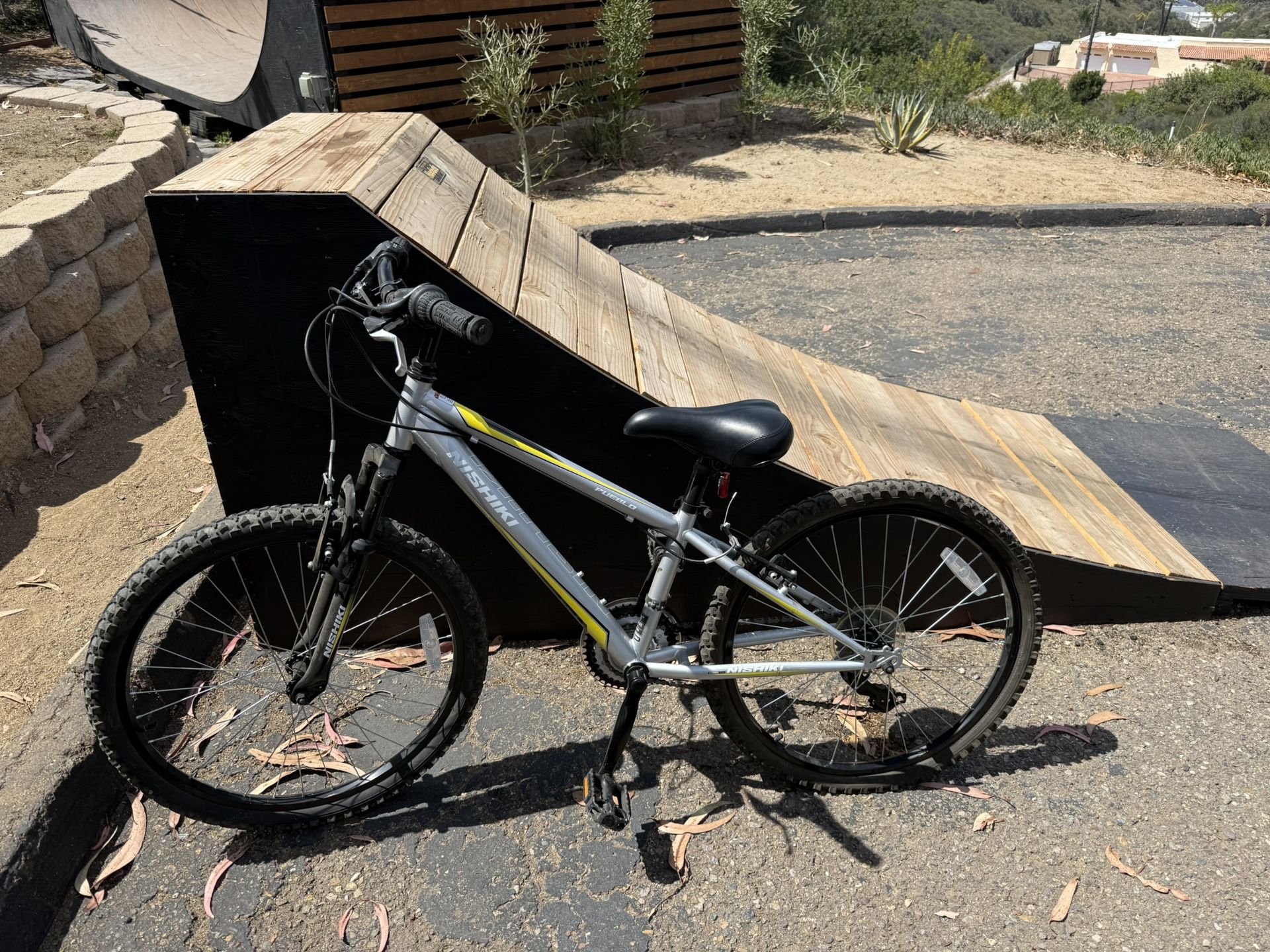 Nishiki Mountain Bike - Barely Used