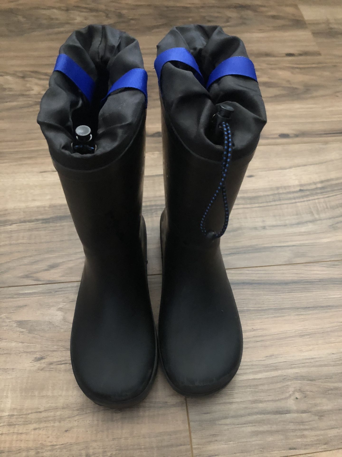 Boys rain boots size 1