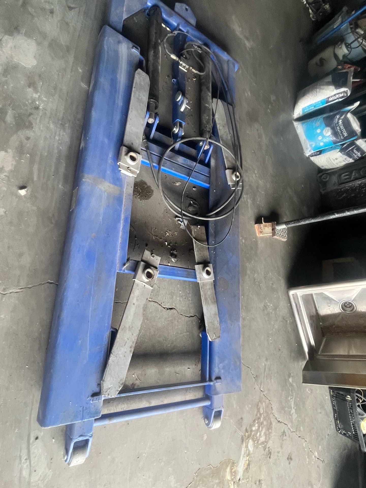 Automobile, Lift