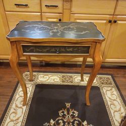 Local delivery available  Beautiful Walnut Accent Table Pick UP IN KANNAPOLIS