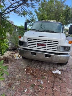 🚨 Se vende grúa GMC 2005