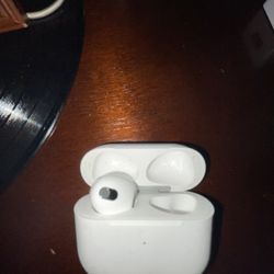 Airpods third generation (ONLY ONE) and Beats Studio 3 wireless