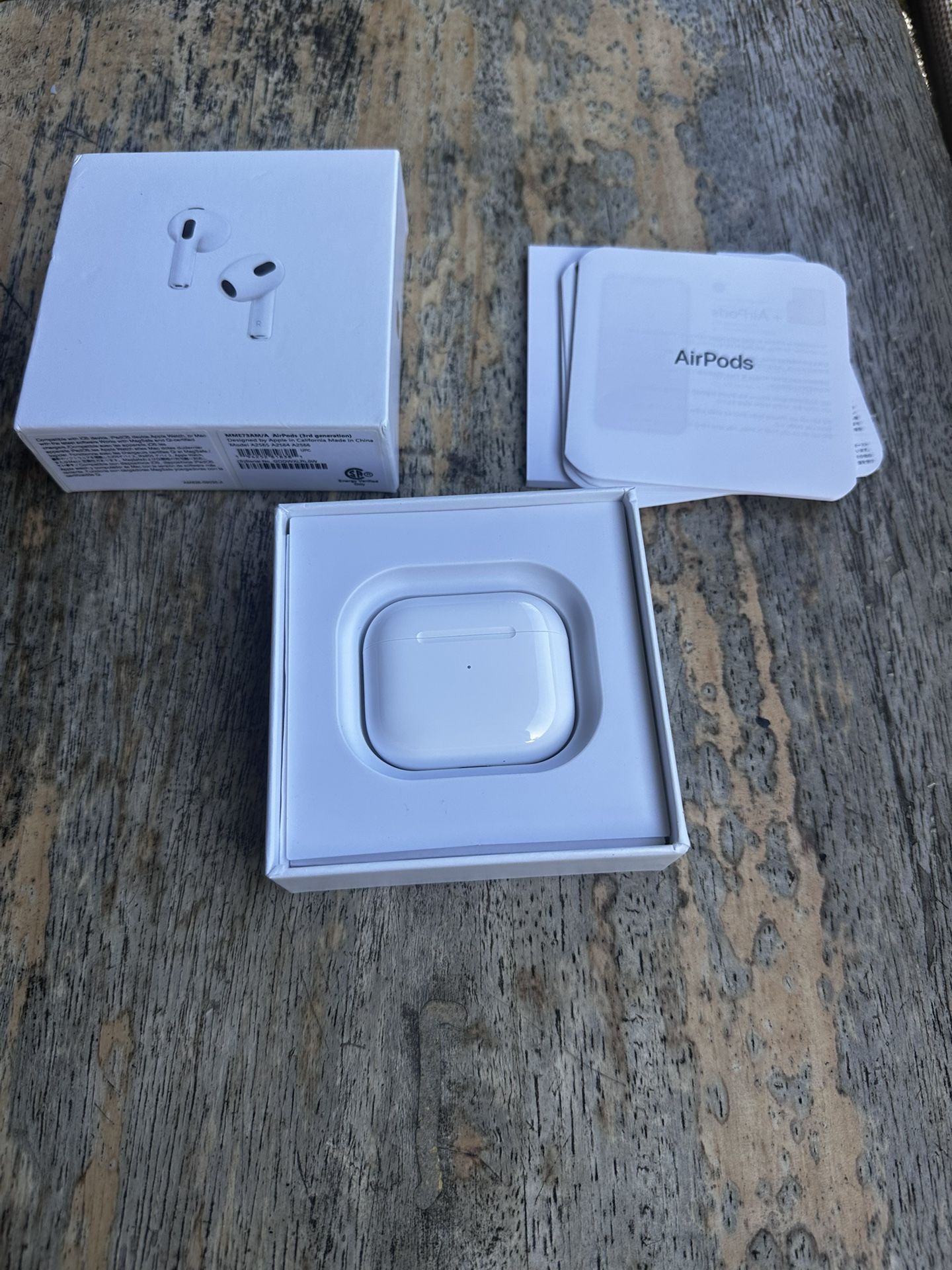 AirPods (4th Gen) NEVER USED
