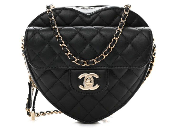 ‼️‼️‼️ GORGEOUS CHANEL MINI HEART ❤️ BAG MINT CONDITION ❣️ BEST OFFER TAKES HER❣️