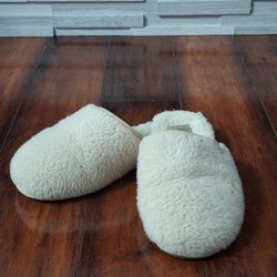 UGG Fluffette Soft Cream Slippers Size 9