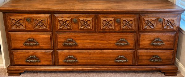 Solid Wood 8-Drawer Dresser – Ornate Carved Details