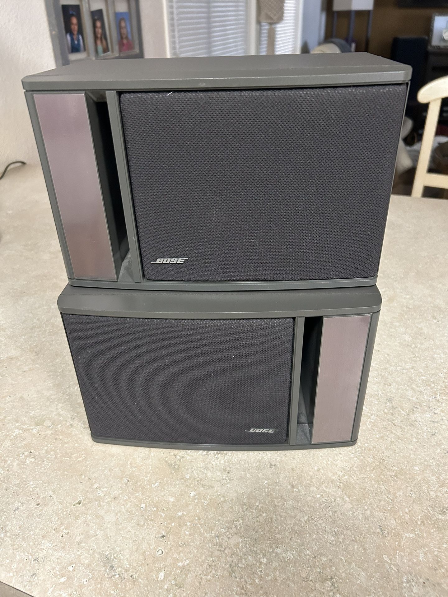 Bose Model 141 Bookshelf Speakers Pair