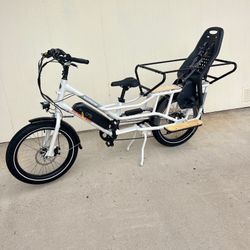 RadWagon 4 Bike + Thule Kids Seat