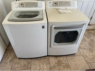 LG Washer and Dryer white full size