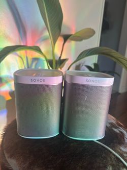 Sonos Play:1 Speakers – White Pair $150 for both or $80 each.