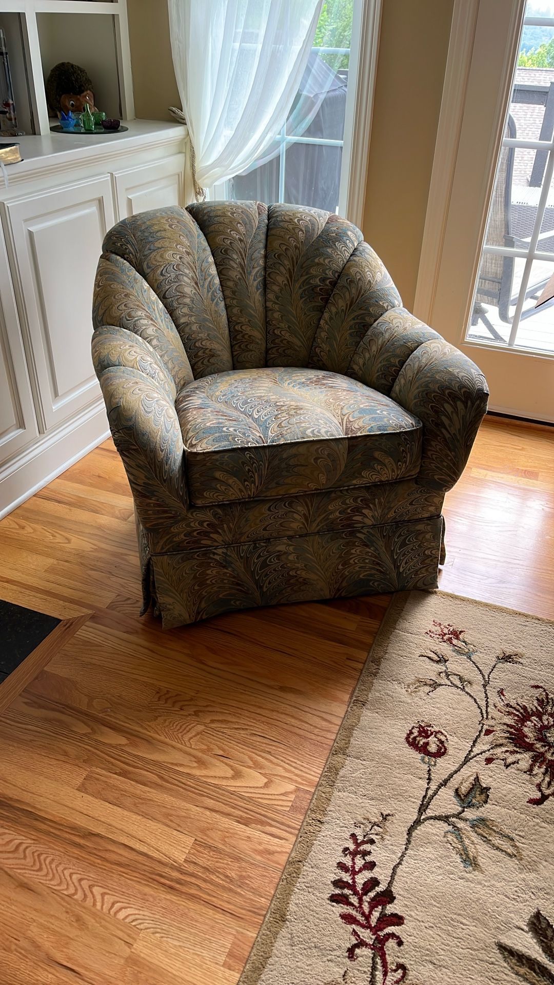 Club Chairs/swival rocker