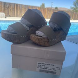 Woman’s Wedge Size 6