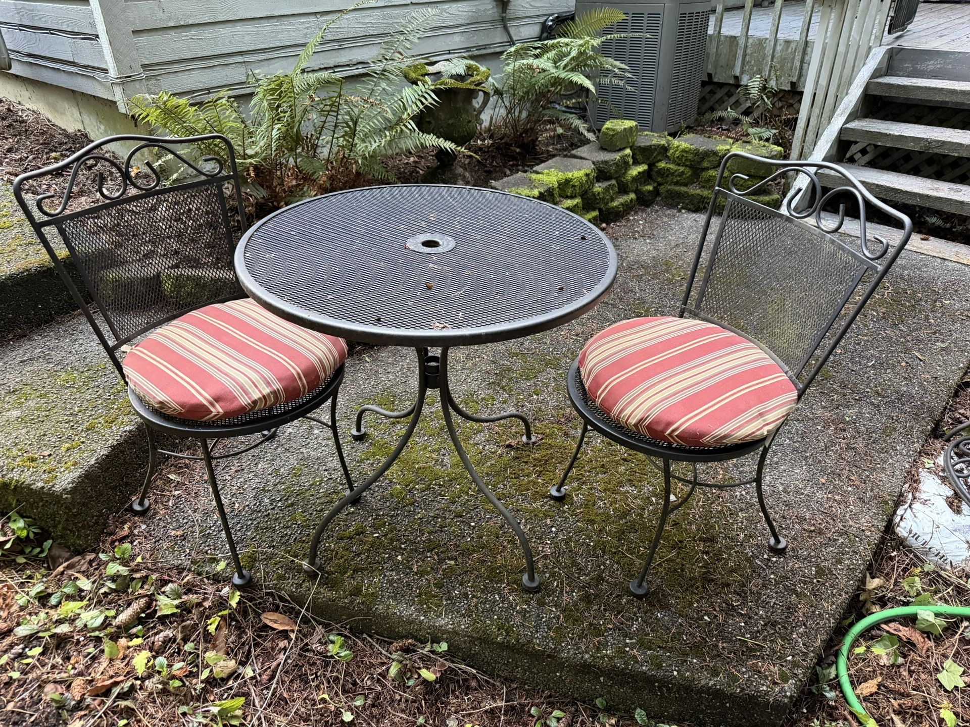Bistro patio table &  2 Chairs