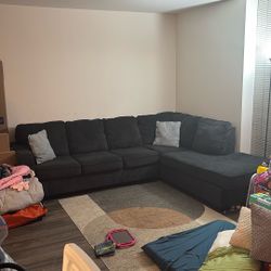 4 SEATER  L SHAPED SECTIONAL 