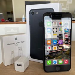 Apple IPhone 7 128GB Unlocked with box and charger 